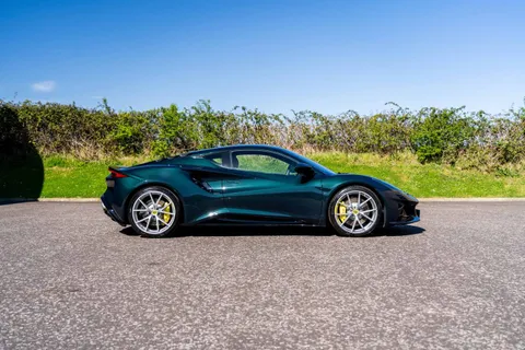 Lotus Emira V6 First Edition — photo 2 of 14