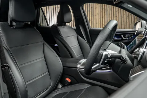 Mercedes-Benz GLC 300h AMG Line Premium Plus 2