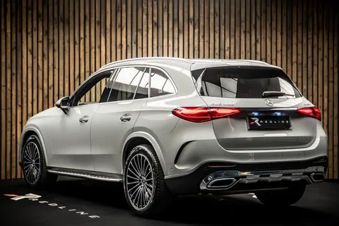 Mercedes-Benz GLC 300h AMG Line Premium Plus 3