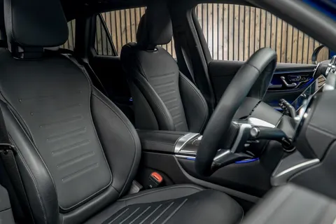 Mercedes-Benz GLC 300h AMG Line Premium Plus 2