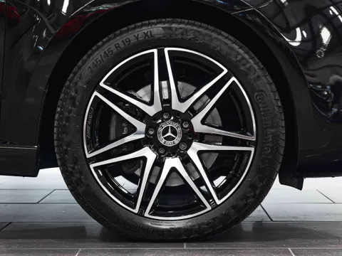 Mercedes-Benz V-Class V300d AMG Line XLWB Senzati Exclusive XL — photo 3 of 14