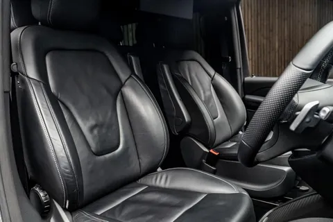 Mercedes-Benz V-Class V220d AMG Line — photo 2 of 40