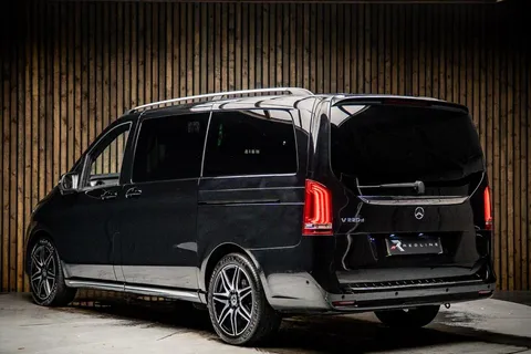 Mercedes-Benz V-Class V220d AMG Line — photo 3 of 40