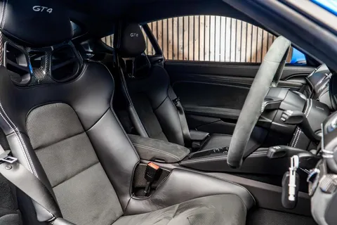 Porsche 718 Cayman GT4 — photo 2 of 43