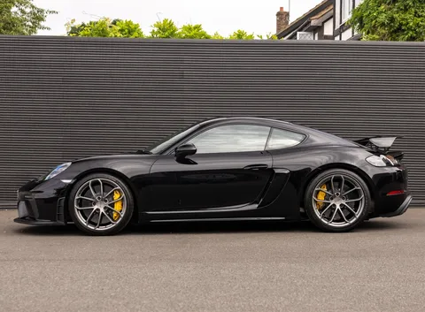 Porsche 718 Cayman GT4 — photo 4 of 50