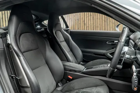 Porsche 718 Cayman 2