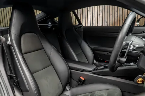 Porsche 718 Cayman T — photo 2 of 42