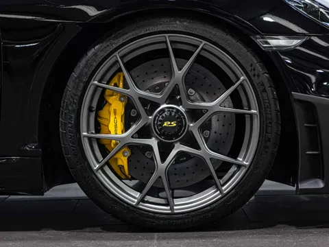 Porsche 718 Spyder RS 4