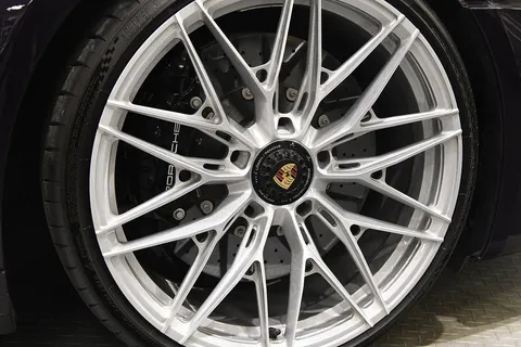 Porsche 911 Carrera GTS — photo 2 of 49