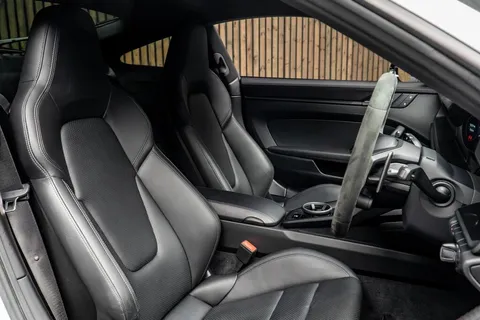 Porsche 911 992 Carrera GTS — photo 2 of 45