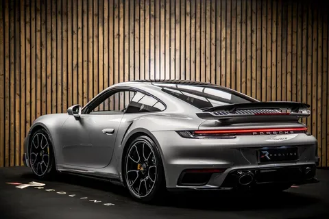 Porsche 911 Turbo S — photo 3 of 48