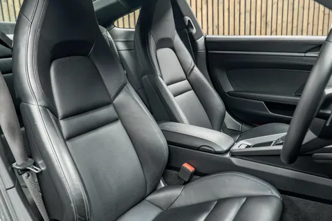 Porsche 911 Carrera 4S — photo 2 of 42