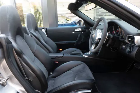 Porsche 911 Carrera 2 GTS — photo 2 of 42