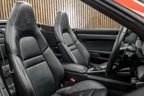 Porsche 911 Carrera — photo 2 of 46