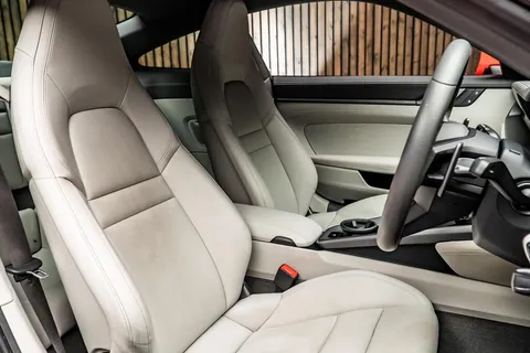 Porsche 911 Carrera — photo 2 of 41