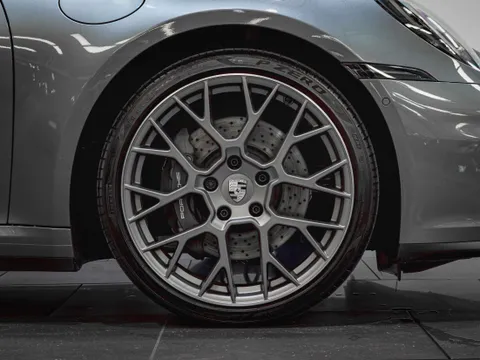 Porsche 911 Carrera — photo 4 of 14