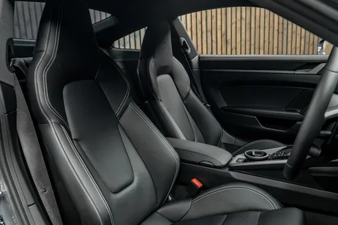 Porsche 911 Carrera — photo 2 of 47