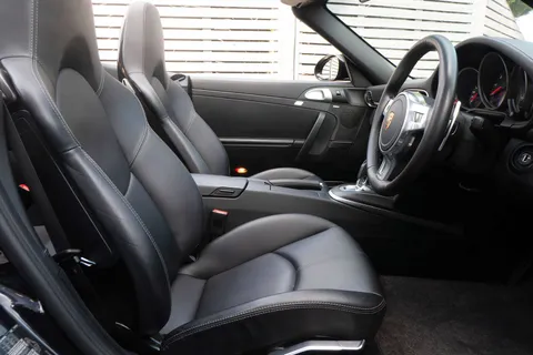 Porsche 911 Carrera 4 GTS — photo 2 of 43