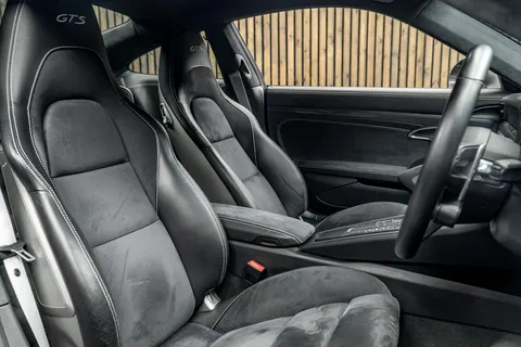 Porsche 911 Carrera 4 GTS 2