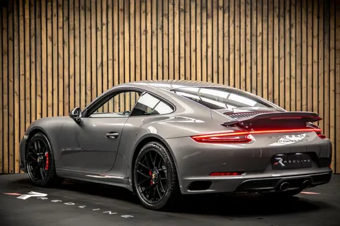 Porsche 911 Carrera 4 GTS 3