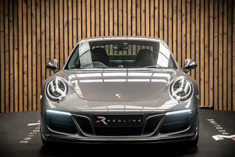 Porsche 911 Carrera 4 GTS 5