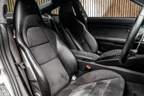 Porsche 911 Carrera 4 GTS — photo 2 of 41