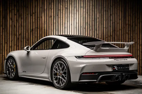 Porsche 911 Carrera 4 GTS T-Hybrid — photo 3 of 45