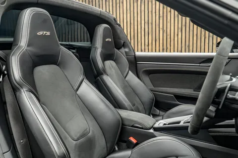 Porsche 911 Carrera 4 GTS Targa 2