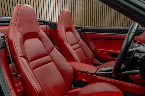 Porsche 911 Carrera 4 — photo 2 of 43