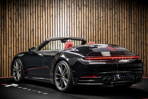 Porsche 911 Carrera 4 — photo 3 of 43