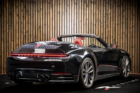 Porsche 911 Carrera 4 — photo 4 of 43
