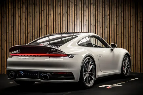 Porsche 911 Carrera 4S 4