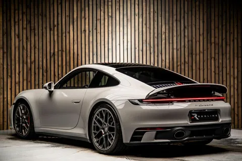 Porsche 911 Carrera 4S — photo 3 of 43