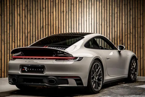 Porsche 911 Carrera 4S — photo 4 of 43