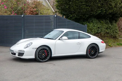 Porsche 911 Carrera 4S — photo 5 of 40