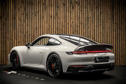 Porsche 911 Carrera GTS 3