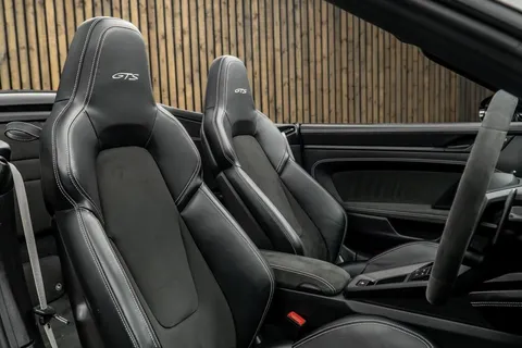 Porsche 911 Carrera GTS — photo 2 of 46