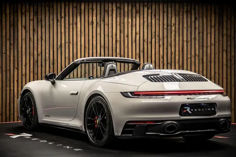 Porsche 911 Carrera GTS — photo 3 of 46