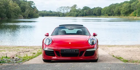 Porsche 911 Carrera GTS 2