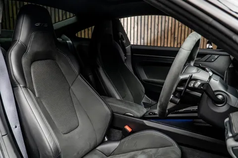 Porsche 911 Carrera GTS 2