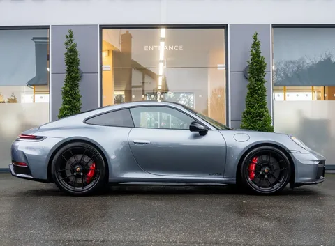 Porsche 911 Carrera 4 GTS — photo 4 of 49