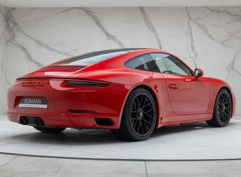 Porsche 911 Carrera 4 GTS — photo 4 of 50