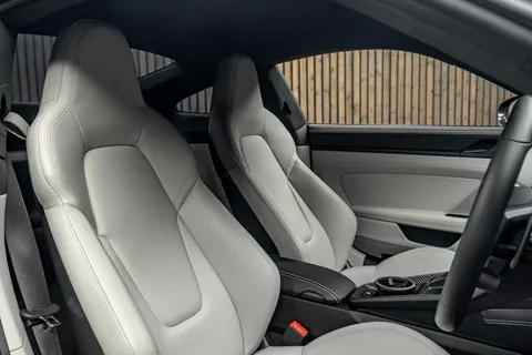 Porsche 911 GT3 Touring — photo 2 of 44