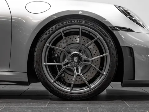 Porsche 911 GT3 Touring — photo 4 of 17