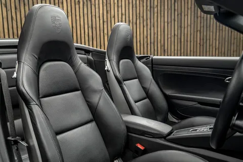 Porsche 911 Carrera 4 GTS — photo 2 of 42