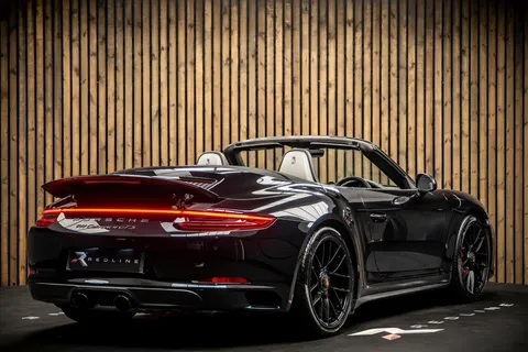Porsche 911 Carrera 4 GTS — photo 4 of 42