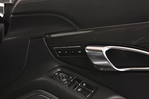 Porsche 911 Turbo S — photo 2 of 47