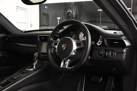 Porsche 911 Turbo S — photo 5 of 47