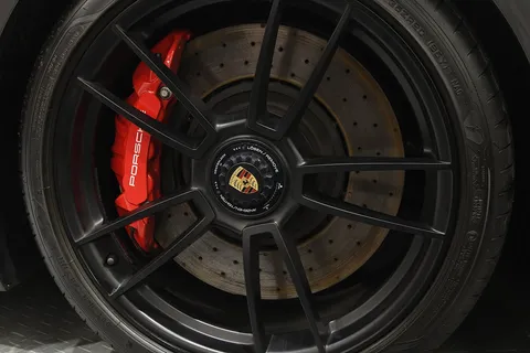 Porsche 911 Carrera GTS 2