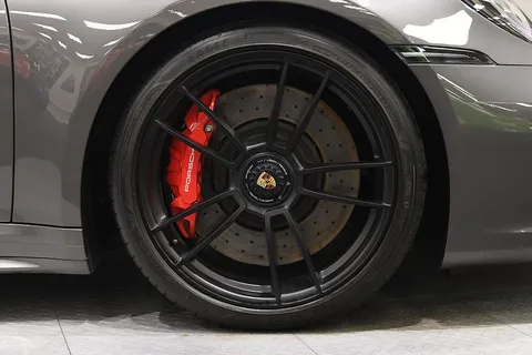 Porsche 911 Carrera GTS 3